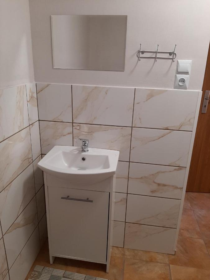Der Kleine Bauernhof Keine Arbeiter Zadnych Pracownikow Apartment Lubiatow  Екстериор снимка
